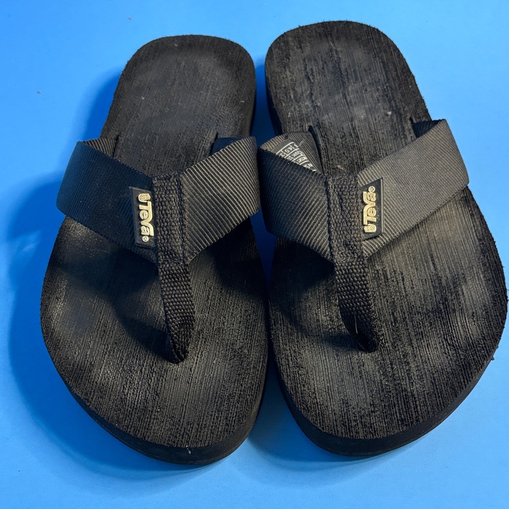 Teva Classic Black Sandals Sz 6 Like New Condition